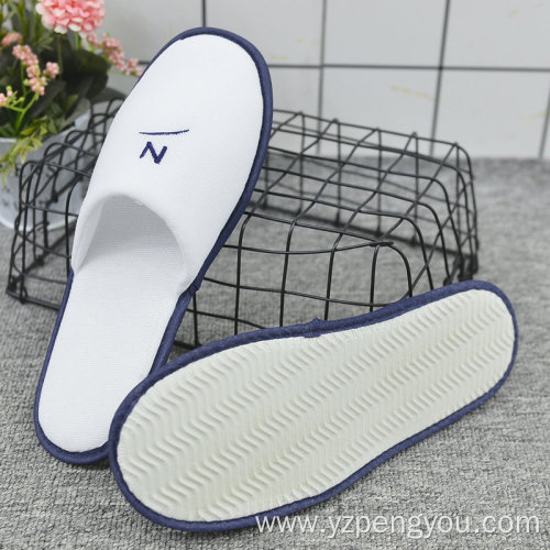 New design cheap slipper with custom logo